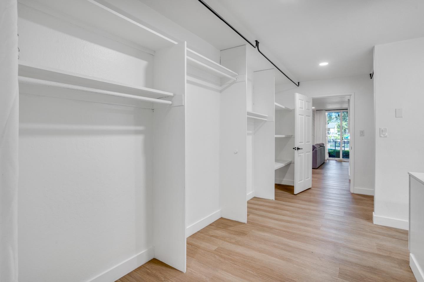 Detail Gallery Image 13 of 37 For 505 Cypress Point Dr #213,  Mountain View,  CA 94043 - 1 Beds | 1 Baths