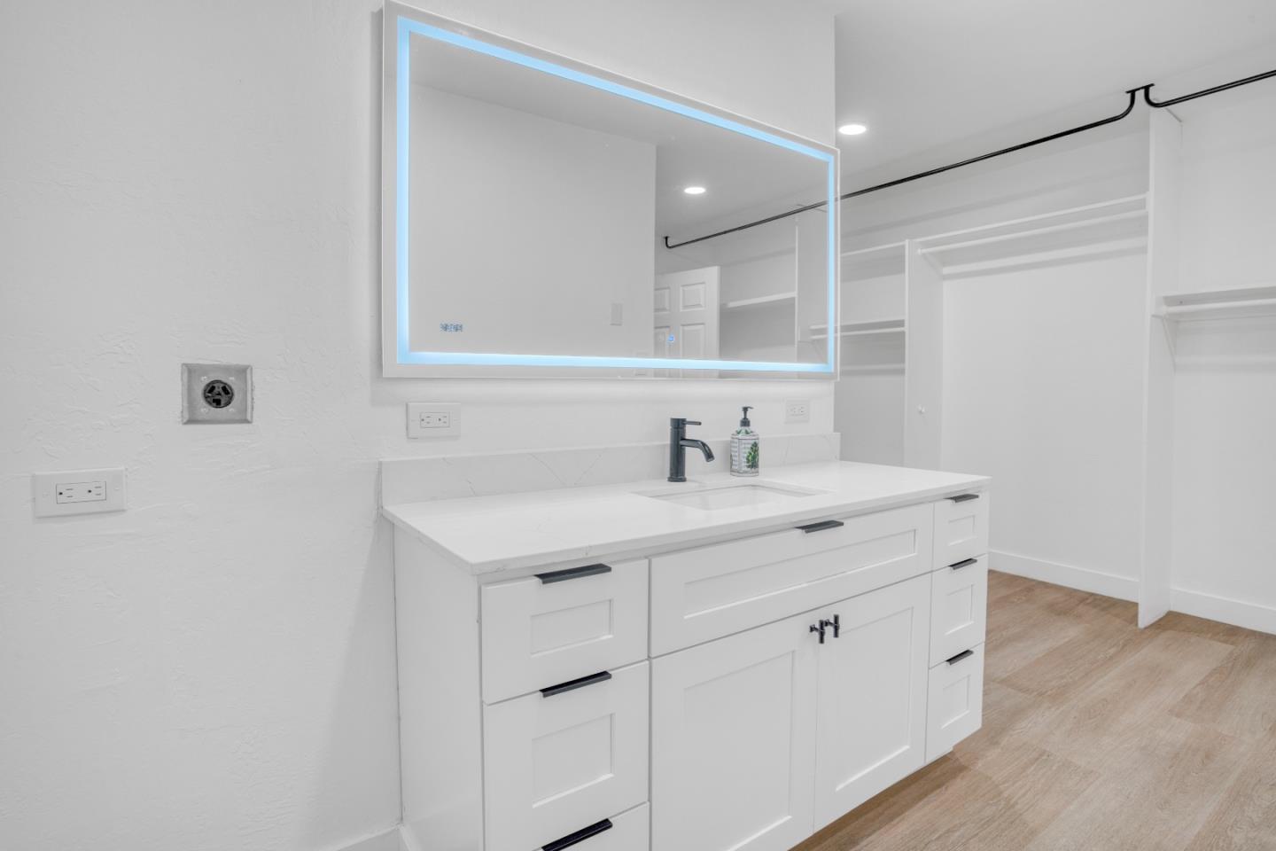 Detail Gallery Image 16 of 37 For 505 Cypress Point Dr #213,  Mountain View,  CA 94043 - 1 Beds | 1 Baths