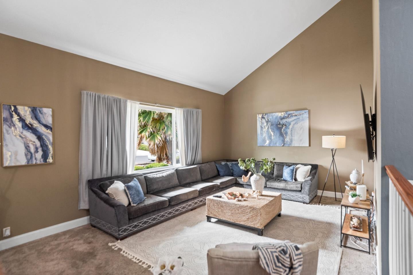 Detail Gallery Image 8 of 41 For 379 Roan St, San Jose,  CA 95123 - 5 Beds | 3 Baths