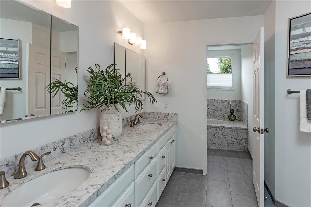 Detail Gallery Image 15 of 23 For 248 Walker Dr #2,  Mountain View,  CA 94043 - 2 Beds | 2/1 Baths