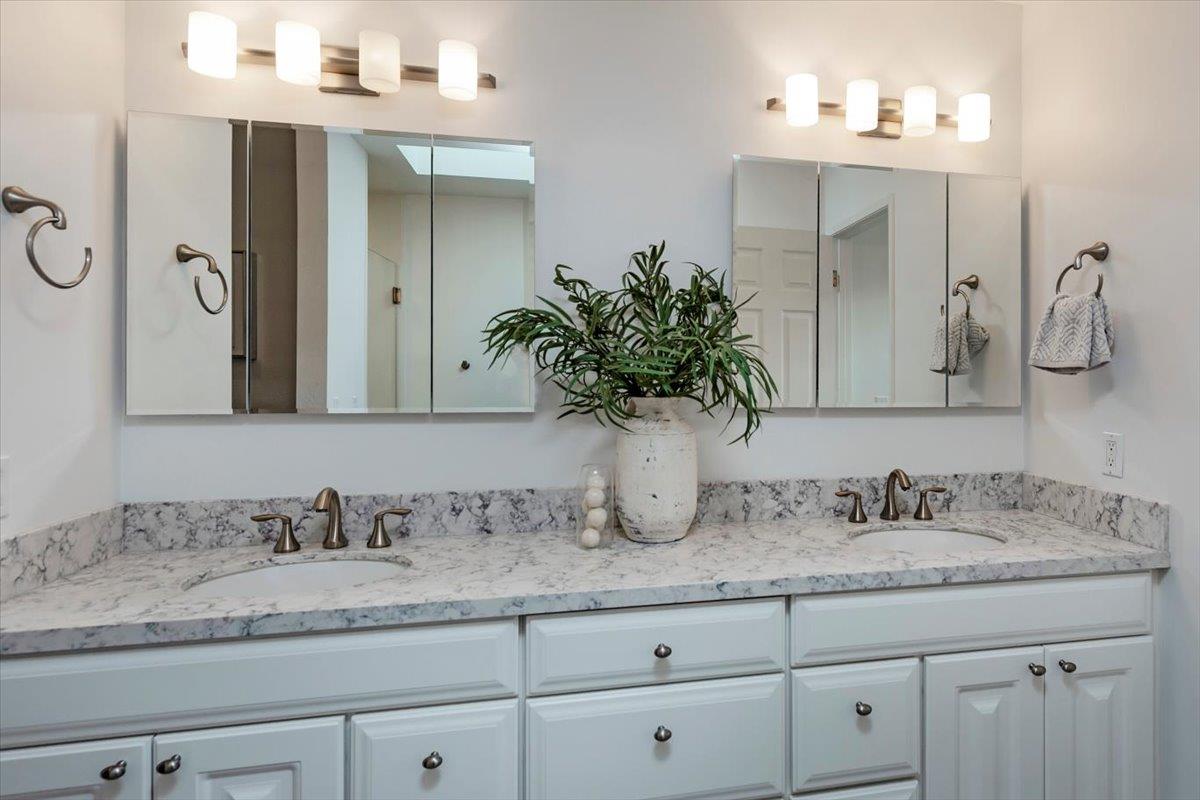 Detail Gallery Image 16 of 23 For 248 Walker Dr #2,  Mountain View,  CA 94043 - 2 Beds | 2/1 Baths