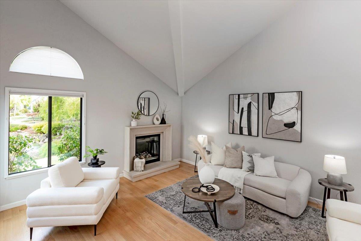 Detail Gallery Image 2 of 23 For 248 Walker Dr #2,  Mountain View,  CA 94043 - 2 Beds | 2/1 Baths