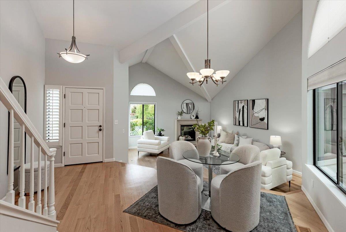 Detail Gallery Image 3 of 23 For 248 Walker Dr #2,  Mountain View,  CA 94043 - 2 Beds | 2/1 Baths