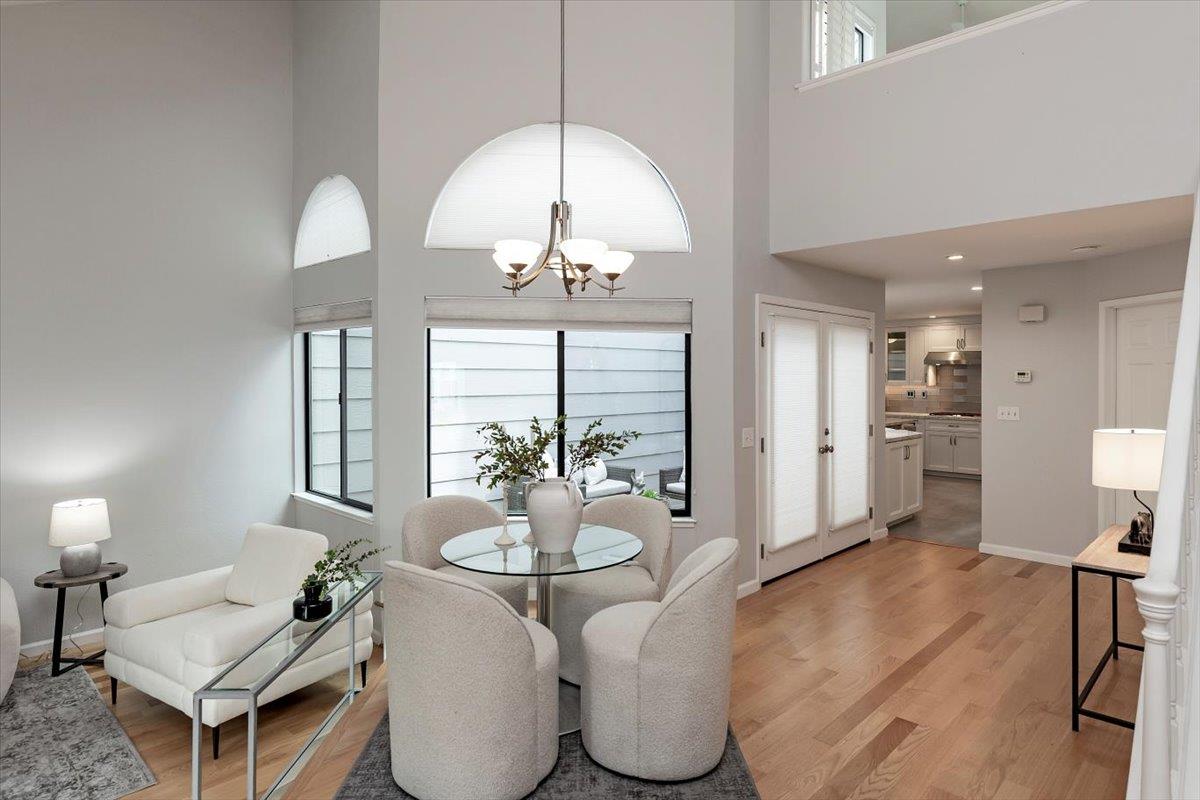 Detail Gallery Image 4 of 23 For 248 Walker Dr #2,  Mountain View,  CA 94043 - 2 Beds | 2/1 Baths