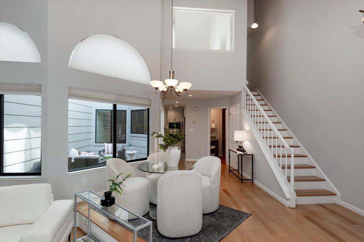 Detail Gallery Image 5 of 23 For 248 Walker Dr #2,  Mountain View,  CA 94043 - 2 Beds | 2/1 Baths