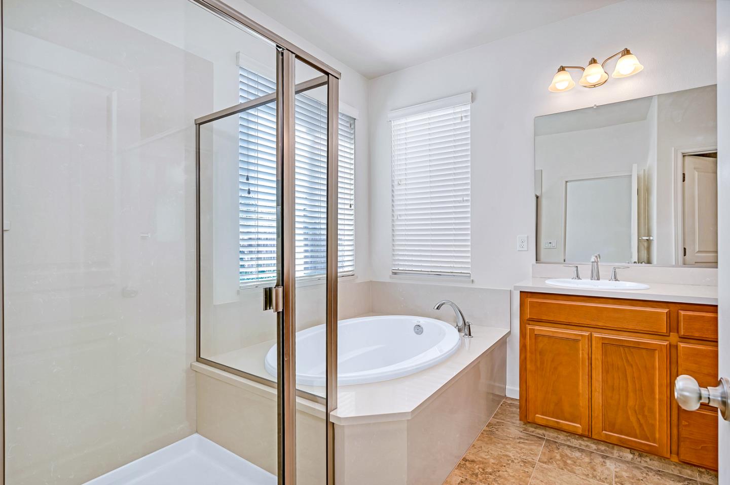 Detail Gallery Image 11 of 25 For 1149 Bellflower Way, Los Banos,  CA 93635 - 4 Beds | 2 Baths