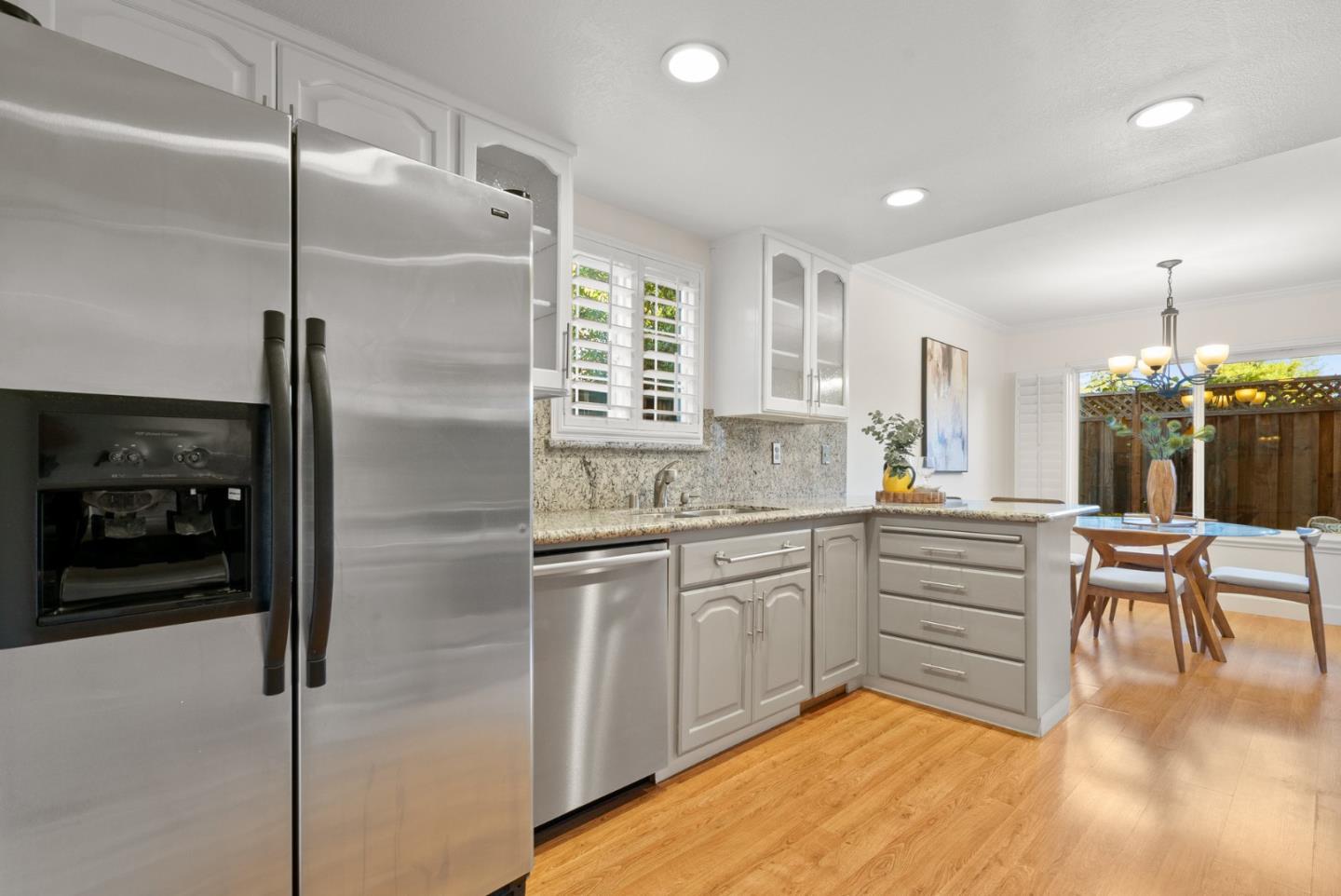 Detail Gallery Image 10 of 41 For 353 W Rincon Ave #E,  Campbell,  CA 95008 - 3 Beds | 2/1 Baths