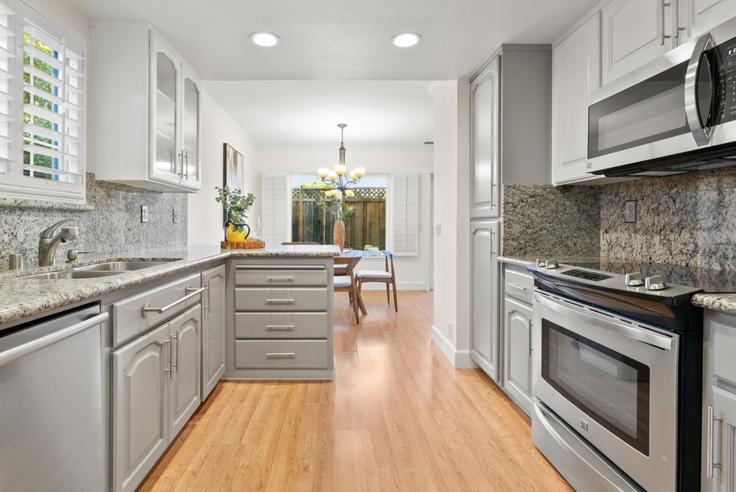 Detail Gallery Image 11 of 41 For 353 W Rincon Ave #E,  Campbell,  CA 95008 - 3 Beds | 2/1 Baths