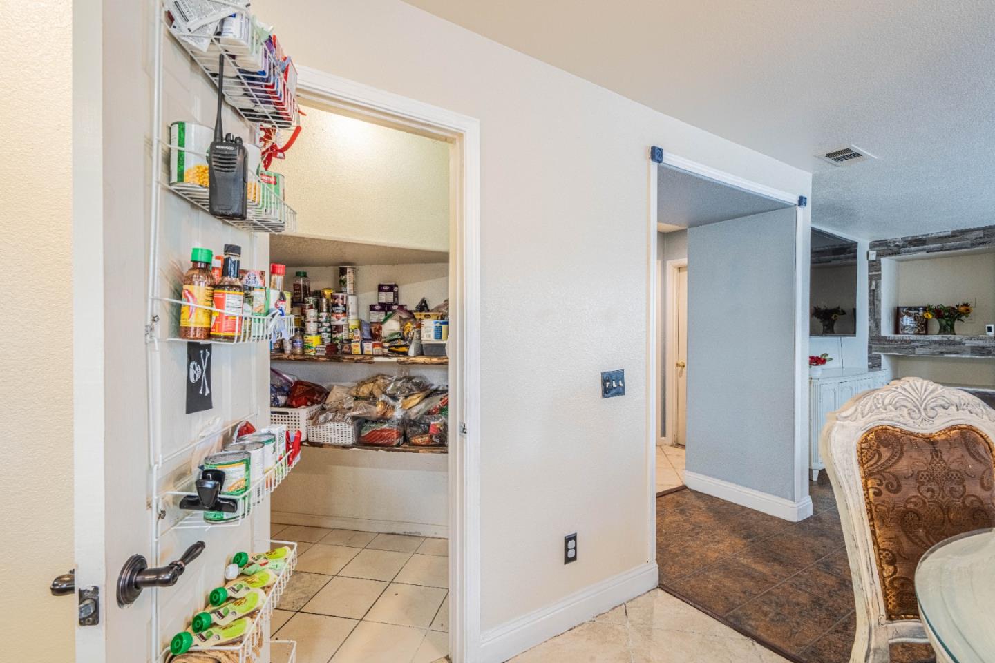 Detail Gallery Image 10 of 36 For 1454 Madrone Dr, Salinas,  CA 93905 - 4 Beds | 2/1 Baths