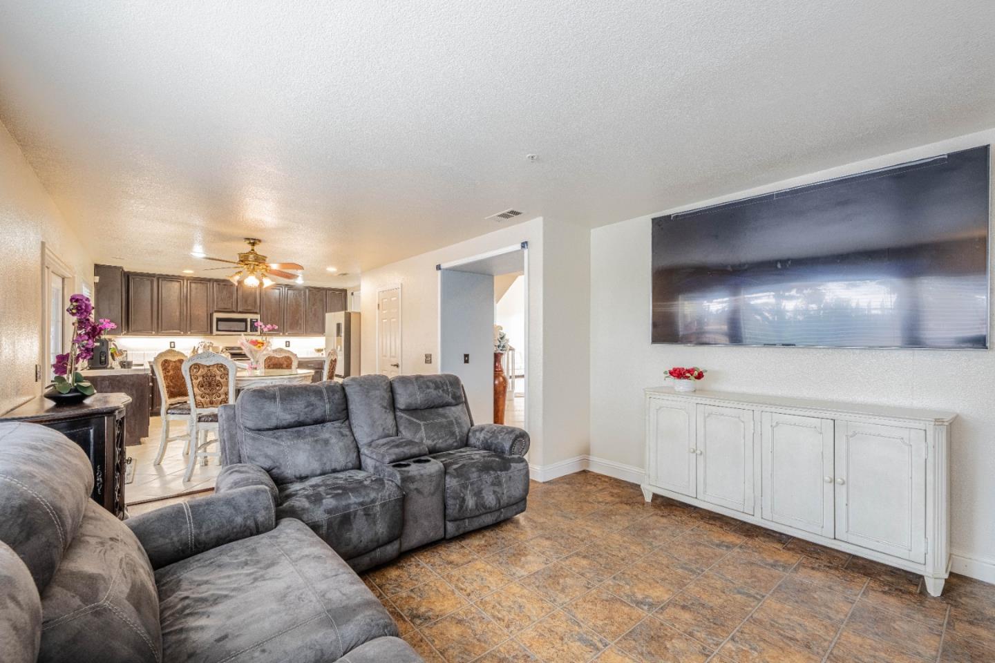 Detail Gallery Image 15 of 36 For 1454 Madrone Dr, Salinas,  CA 93905 - 4 Beds | 2/1 Baths