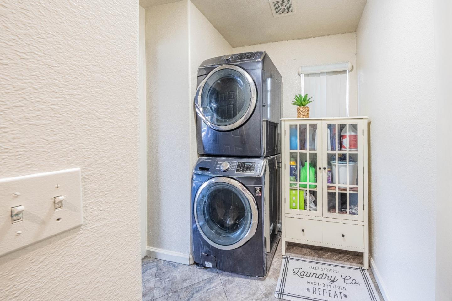 Detail Gallery Image 17 of 36 For 1454 Madrone Dr, Salinas,  CA 93905 - 4 Beds | 2/1 Baths