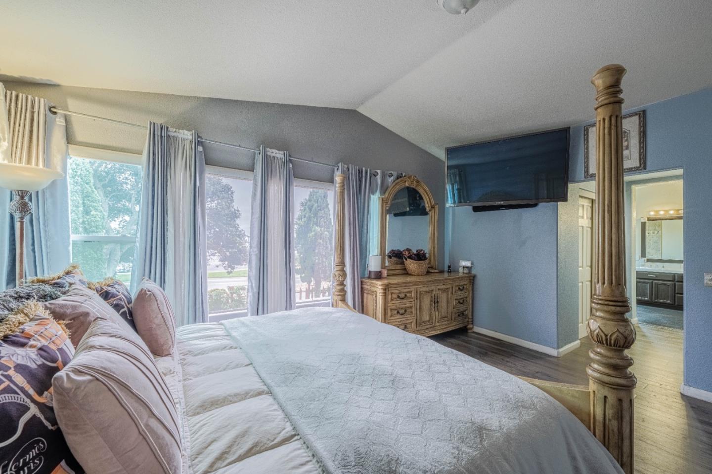 Detail Gallery Image 20 of 36 For 1454 Madrone Dr, Salinas,  CA 93905 - 4 Beds | 2/1 Baths