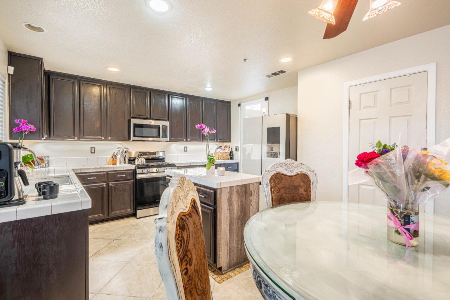 Detail Gallery Image 8 of 36 For 1454 Madrone Dr, Salinas,  CA 93905 - 4 Beds | 2/1 Baths