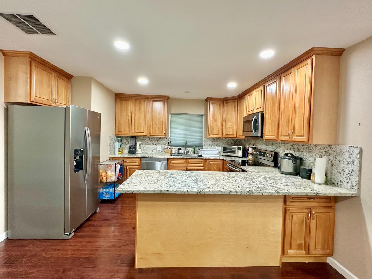 Detail Gallery Image 6 of 25 For 547 Mountain Home Dr #68,  San Jose,  CA 95136 - 3 Beds | 3 Baths