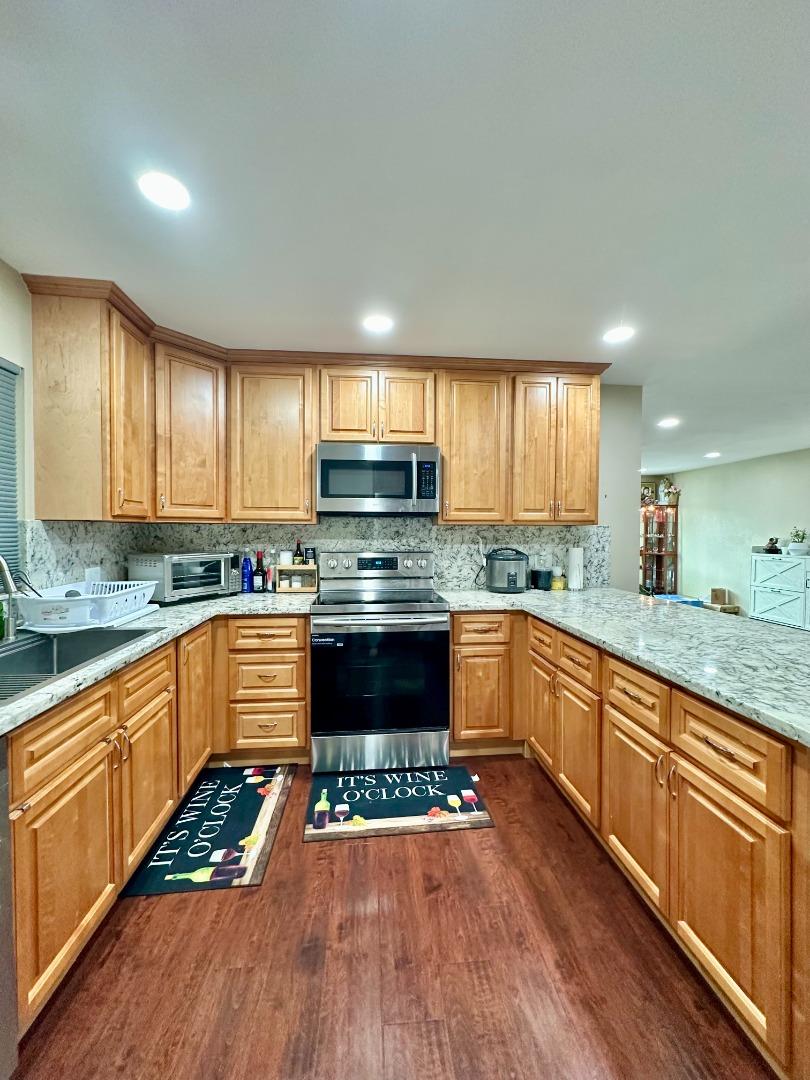 Detail Gallery Image 8 of 25 For 547 Mountain Home Dr #68,  San Jose,  CA 95136 - 3 Beds | 3 Baths
