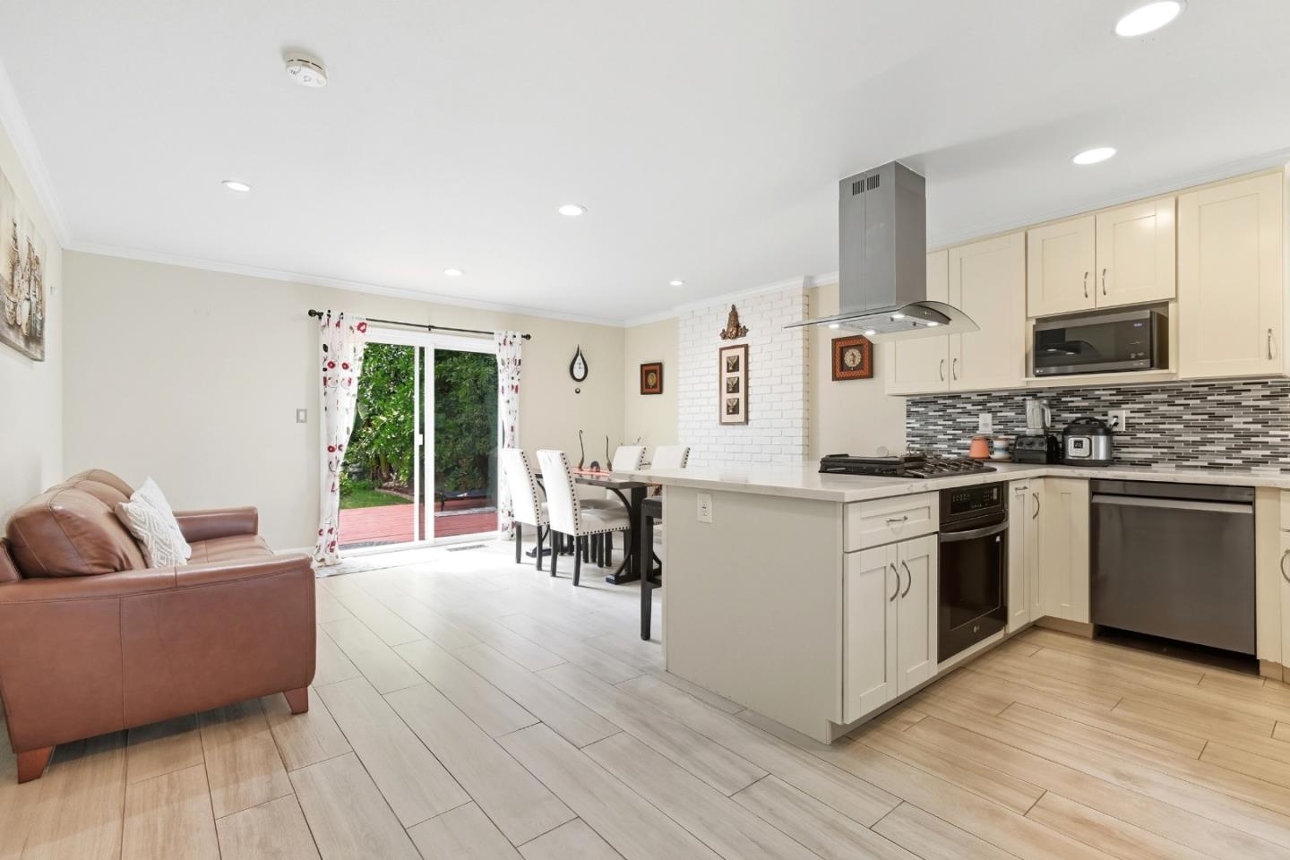 Detail Gallery Image 7 of 49 For 4410 Clovewood Ln, Pleasanton,  CA 94588 - 4 Beds | 3 Baths