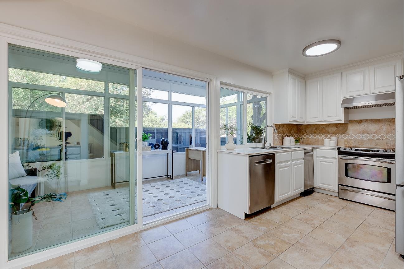 Detail Gallery Image 10 of 28 For 22035 Mcclellan Rd, Cupertino,  CA 95014 - 3 Beds | 2/1 Baths