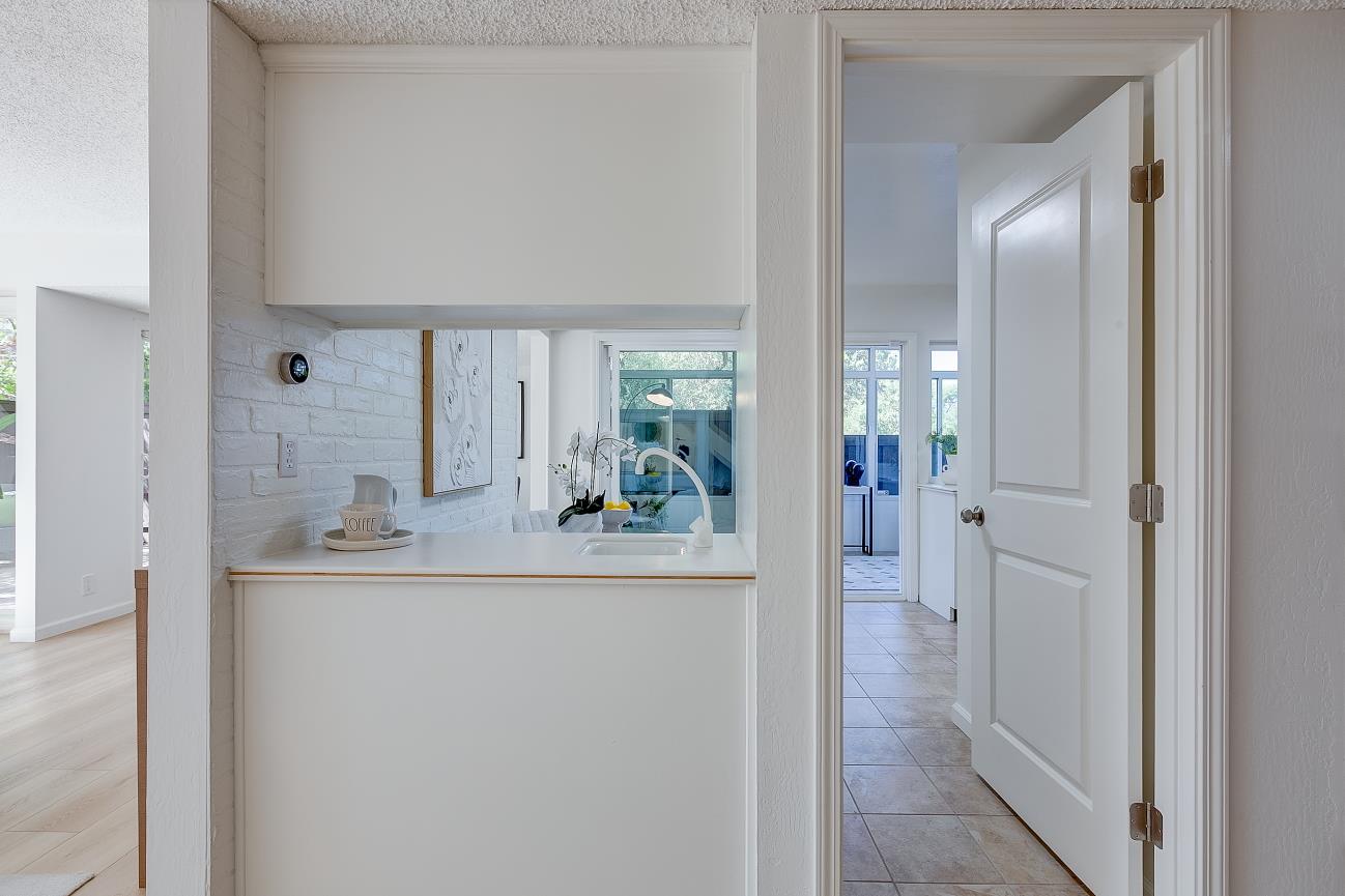 Detail Gallery Image 13 of 28 For 22035 Mcclellan Rd, Cupertino,  CA 95014 - 3 Beds | 2/1 Baths