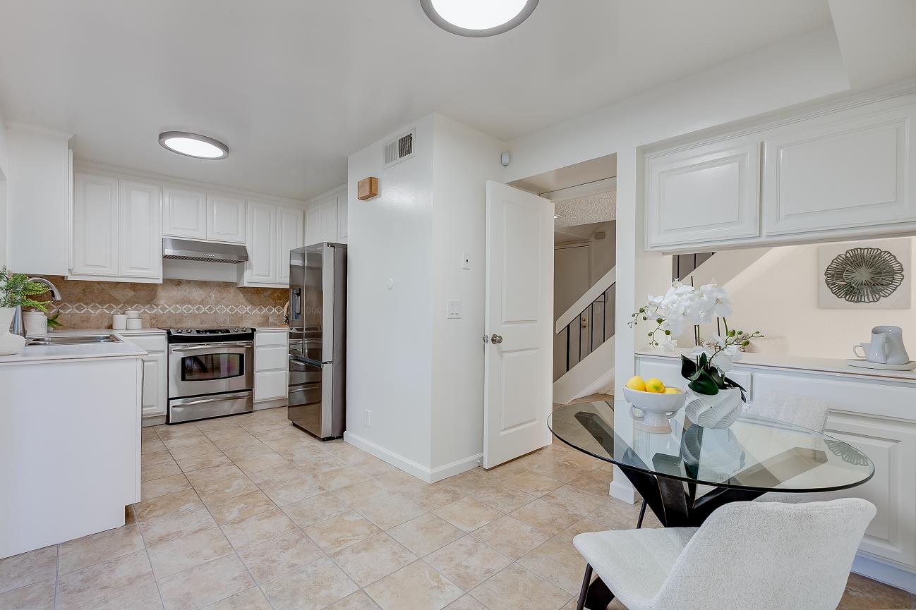 Detail Gallery Image 8 of 28 For 22035 Mcclellan Rd, Cupertino,  CA 95014 - 3 Beds | 2/1 Baths
