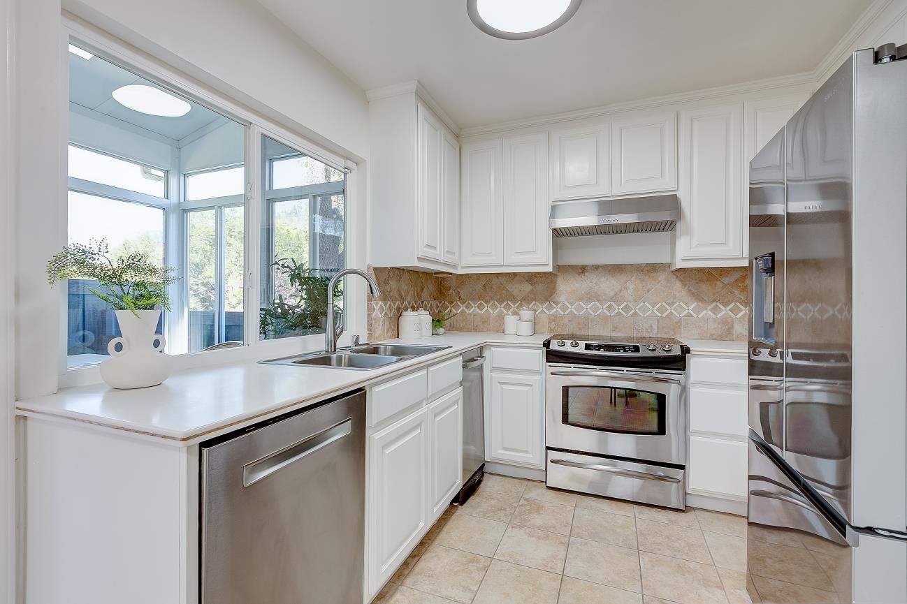 Detail Gallery Image 9 of 28 For 22035 Mcclellan Rd, Cupertino,  CA 95014 - 3 Beds | 2/1 Baths