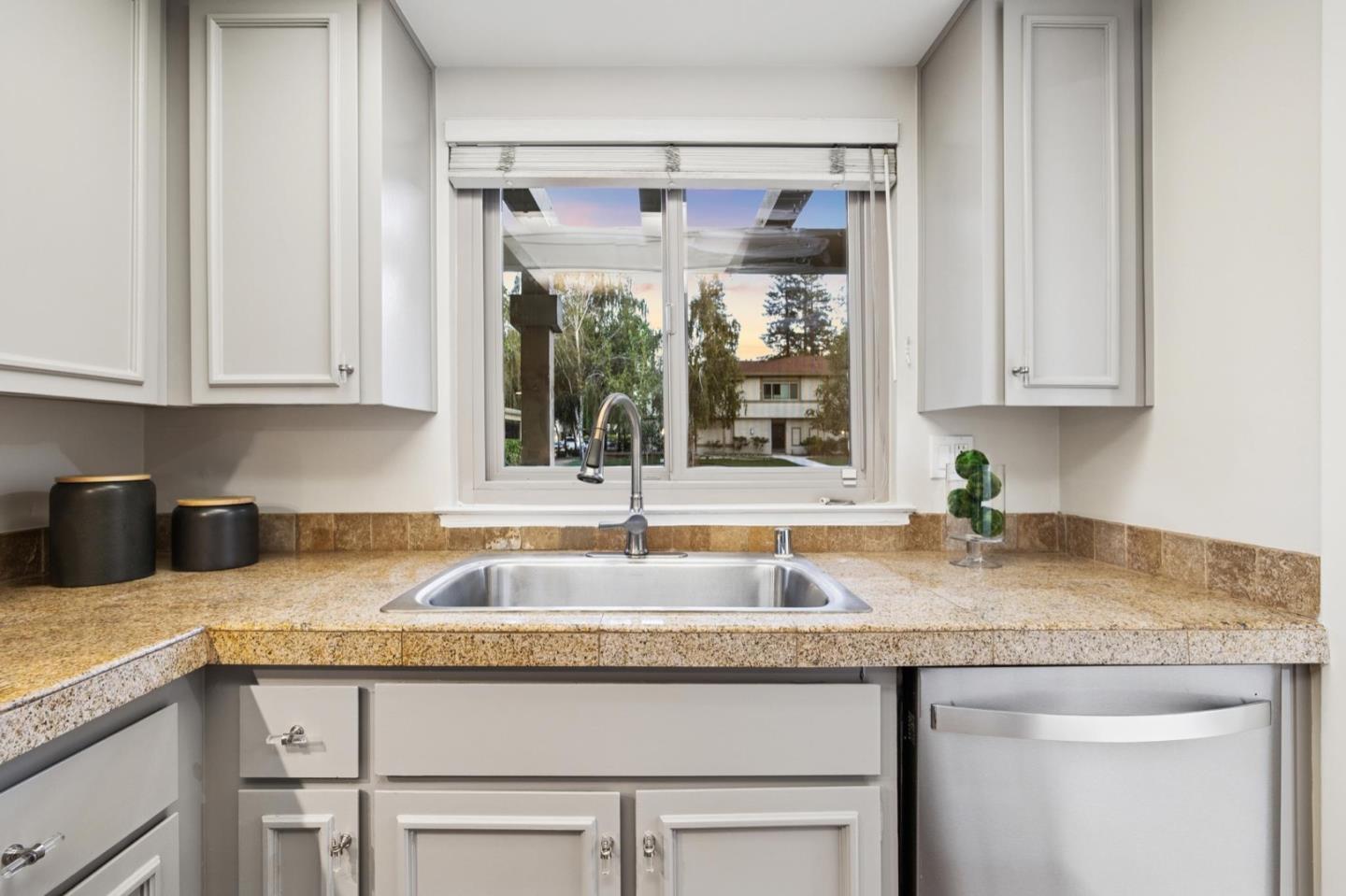 Detail Gallery Image 6 of 55 For 520 Valley Forge Way, Campbell,  CA 95008 - 2 Beds | 2/1 Baths