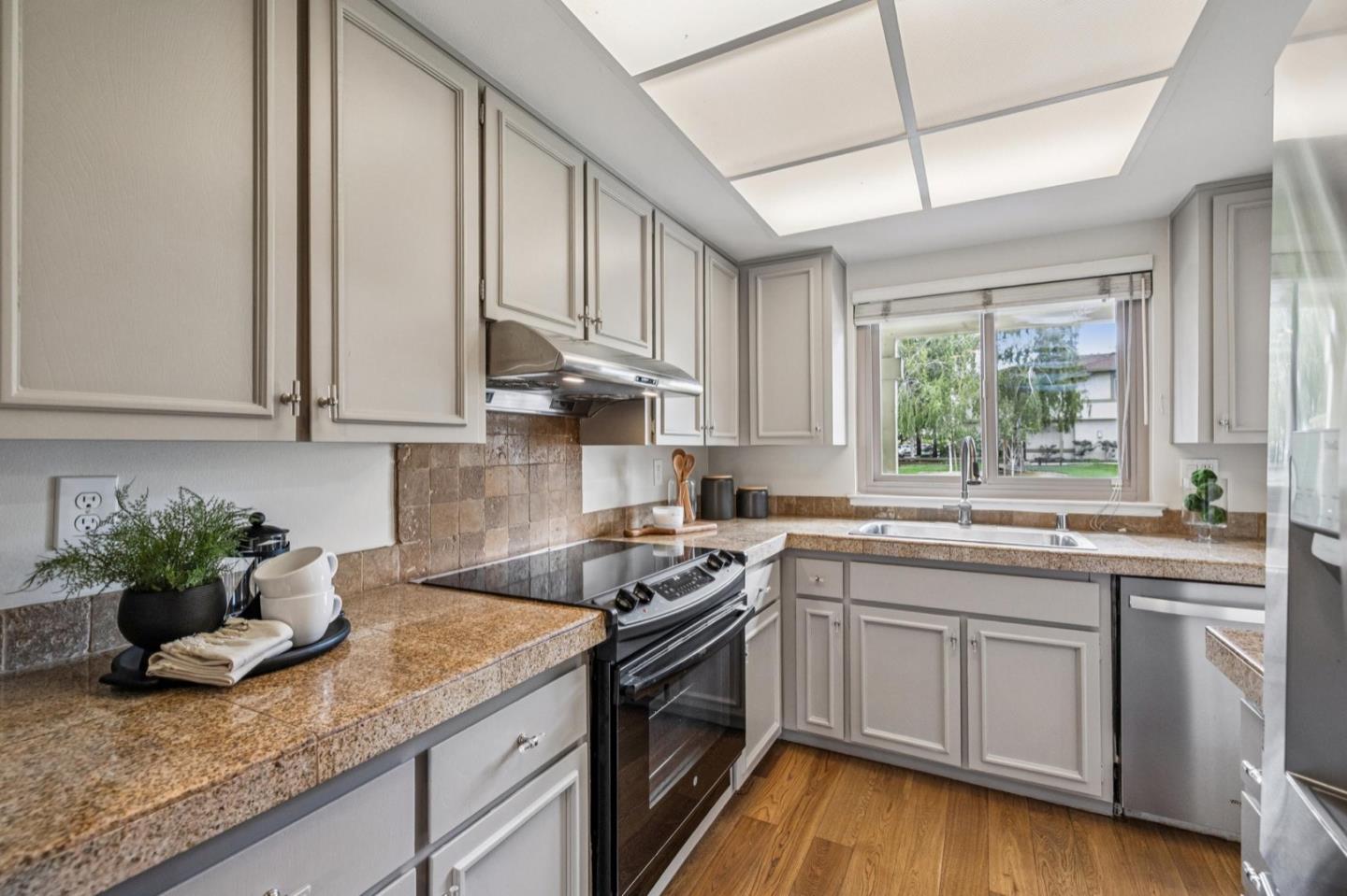 Detail Gallery Image 8 of 55 For 520 Valley Forge Way, Campbell,  CA 95008 - 2 Beds | 2/1 Baths