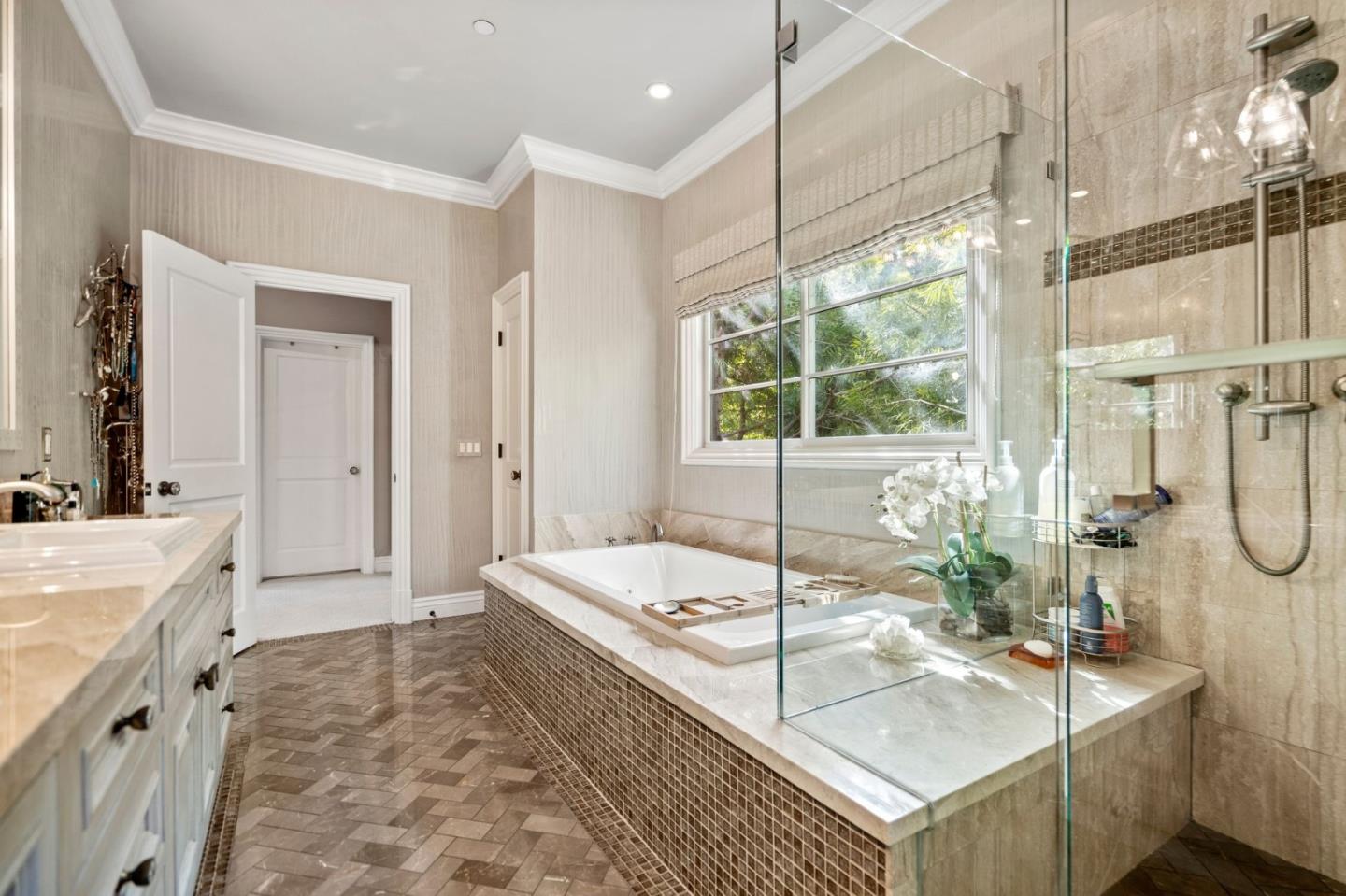 Detail Gallery Image 23 of 58 For 720 Brewer Dr, Hillsborough,  CA 94010 - 6 Beds | 5/2 Baths