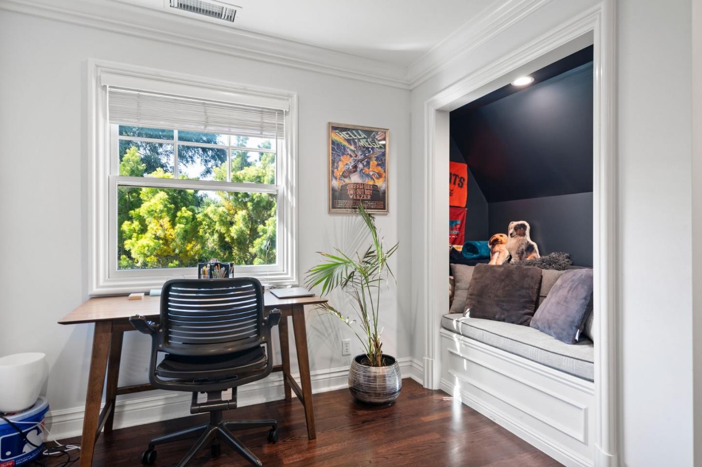 Detail Gallery Image 25 of 58 For 720 Brewer Dr, Hillsborough,  CA 94010 - 6 Beds | 5/2 Baths