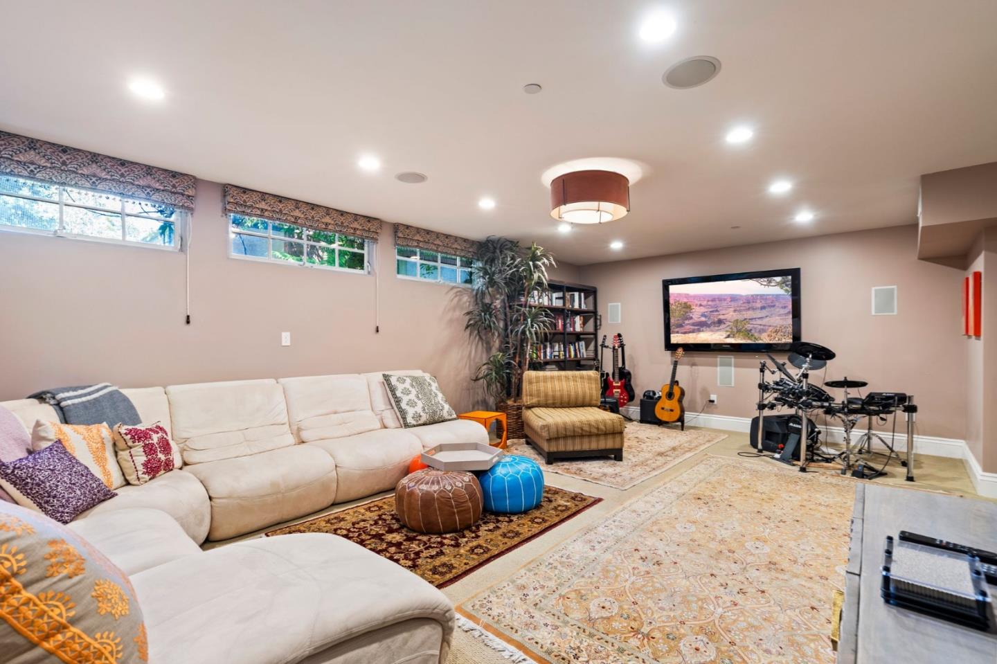 Detail Gallery Image 31 of 58 For 720 Brewer Dr, Hillsborough,  CA 94010 - 6 Beds | 5/2 Baths