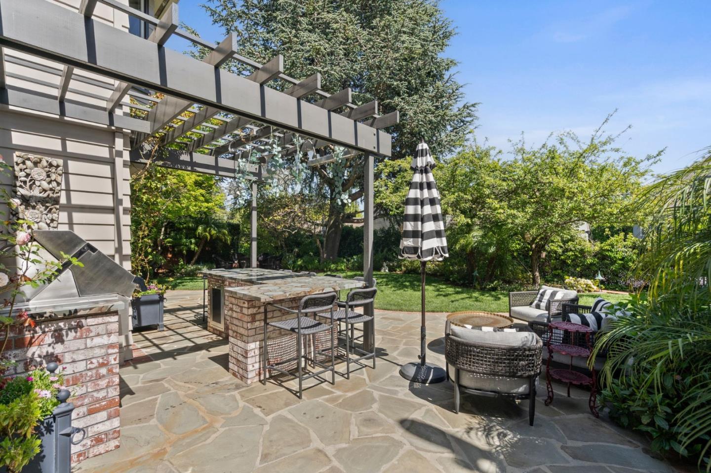 Detail Gallery Image 46 of 58 For 720 Brewer Dr, Hillsborough,  CA 94010 - 6 Beds | 5/2 Baths