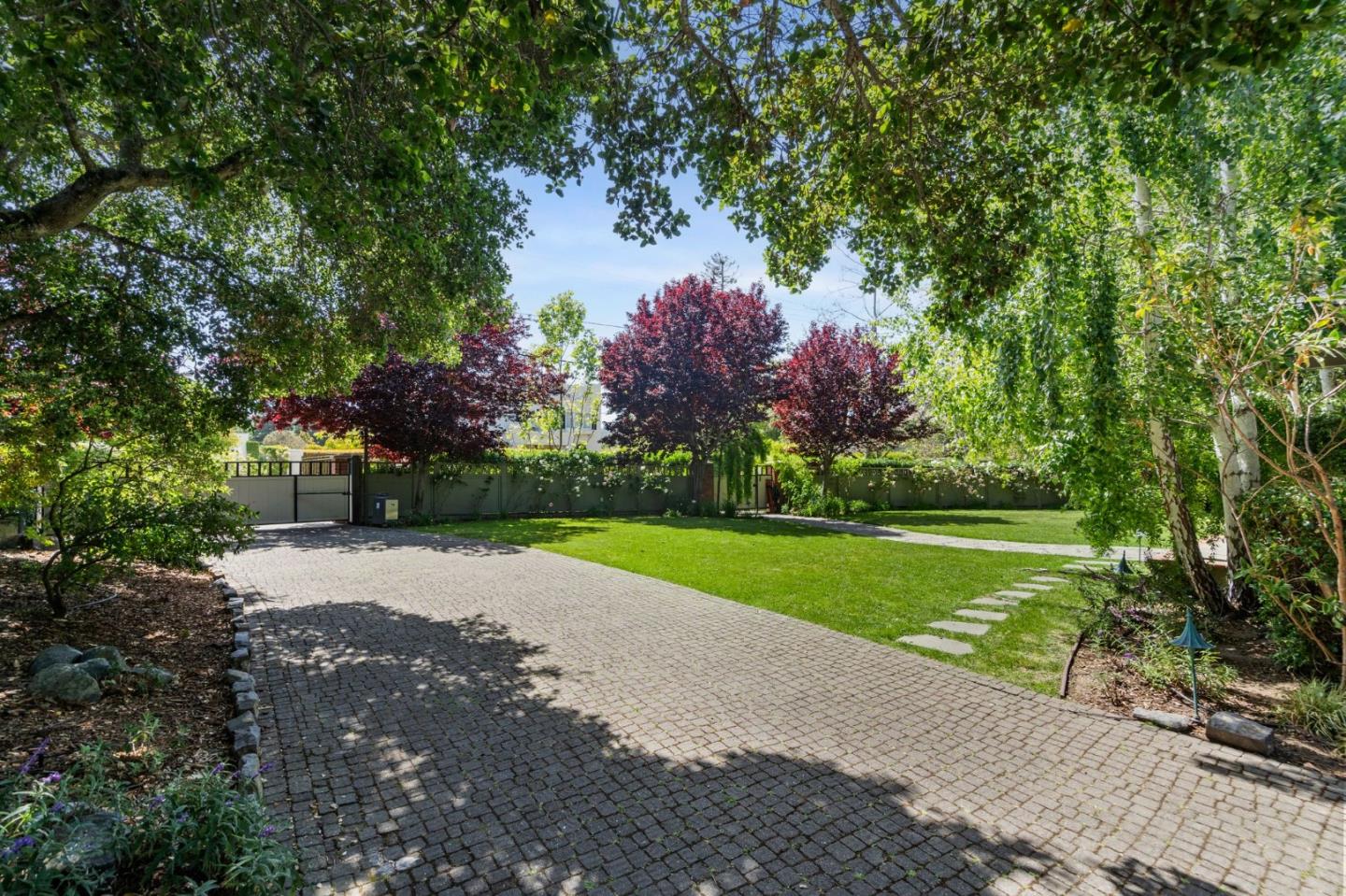 Detail Gallery Image 53 of 58 For 720 Brewer Dr, Hillsborough,  CA 94010 - 6 Beds | 5/2 Baths