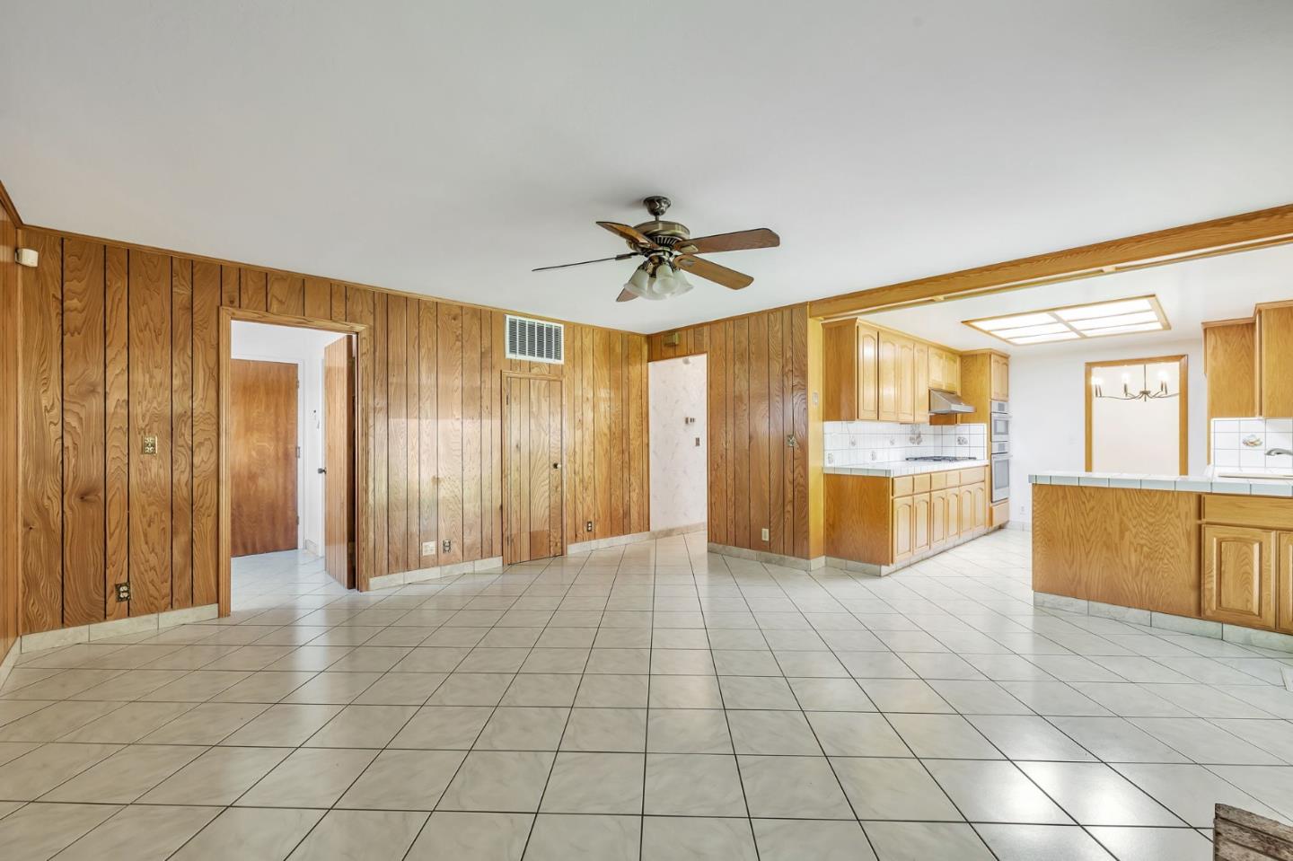 Detail Gallery Image 10 of 47 For 1615 Corte De Callas, San Jose,  CA 95124 - 5 Beds | 2/1 Baths
