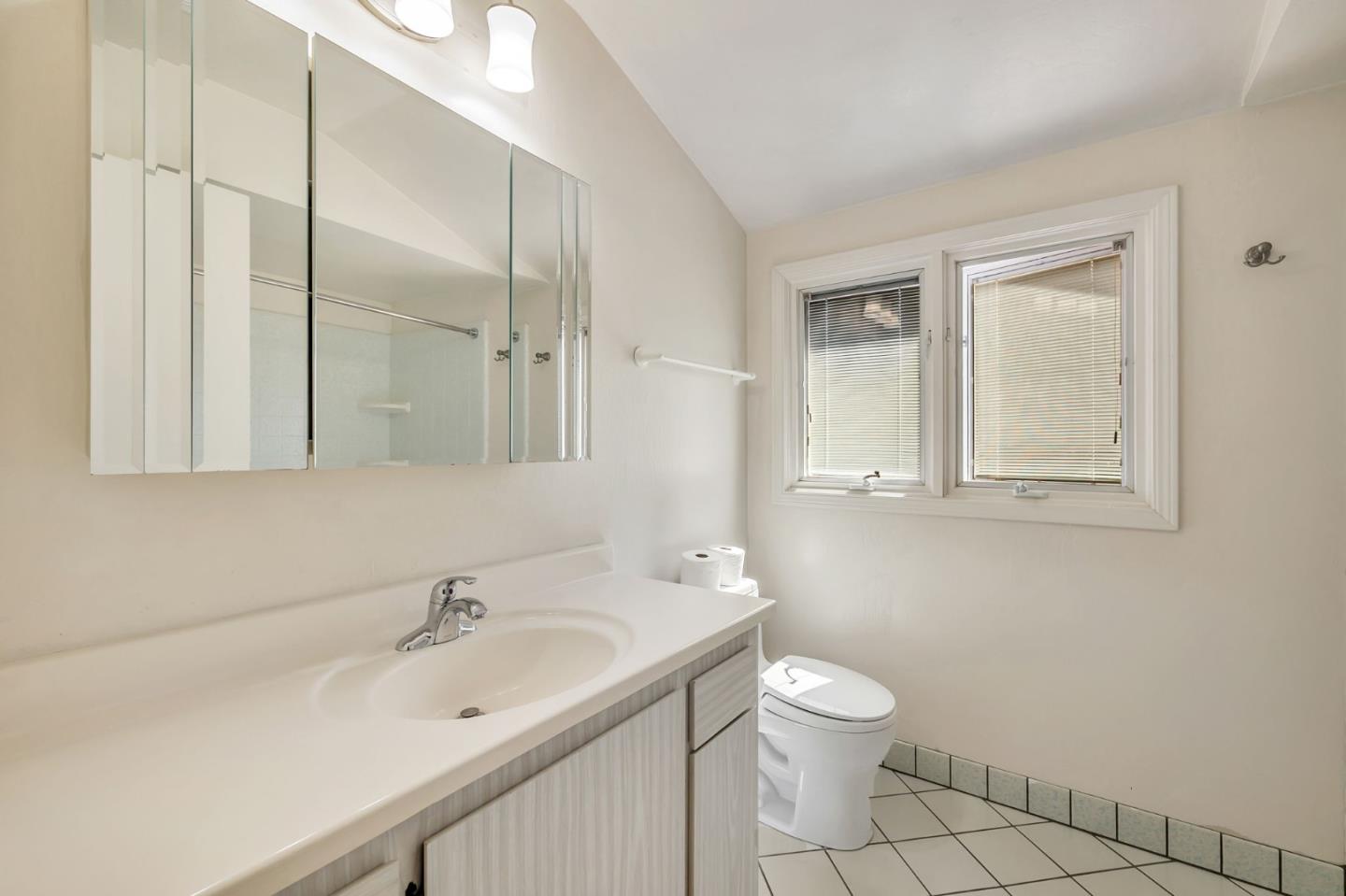 Detail Gallery Image 33 of 47 For 1615 Corte De Callas, San Jose,  CA 95124 - 5 Beds | 2/1 Baths