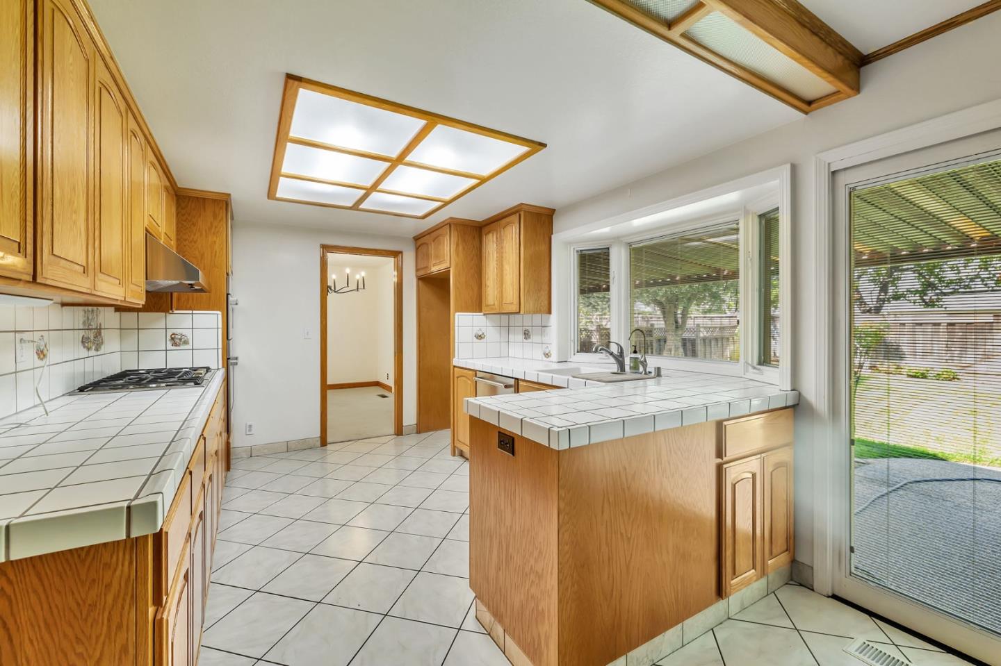 Detail Gallery Image 6 of 47 For 1615 Corte De Callas, San Jose,  CA 95124 - 5 Beds | 2/1 Baths