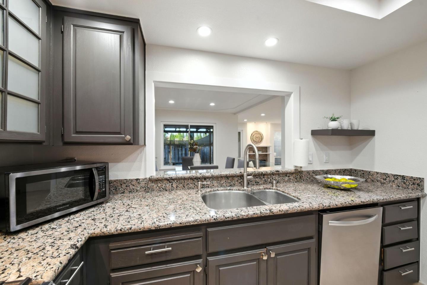 Detail Gallery Image 11 of 68 For 2121 Darnis Cir, Morgan Hill,  CA 95037 - 3 Beds | 2/1 Baths