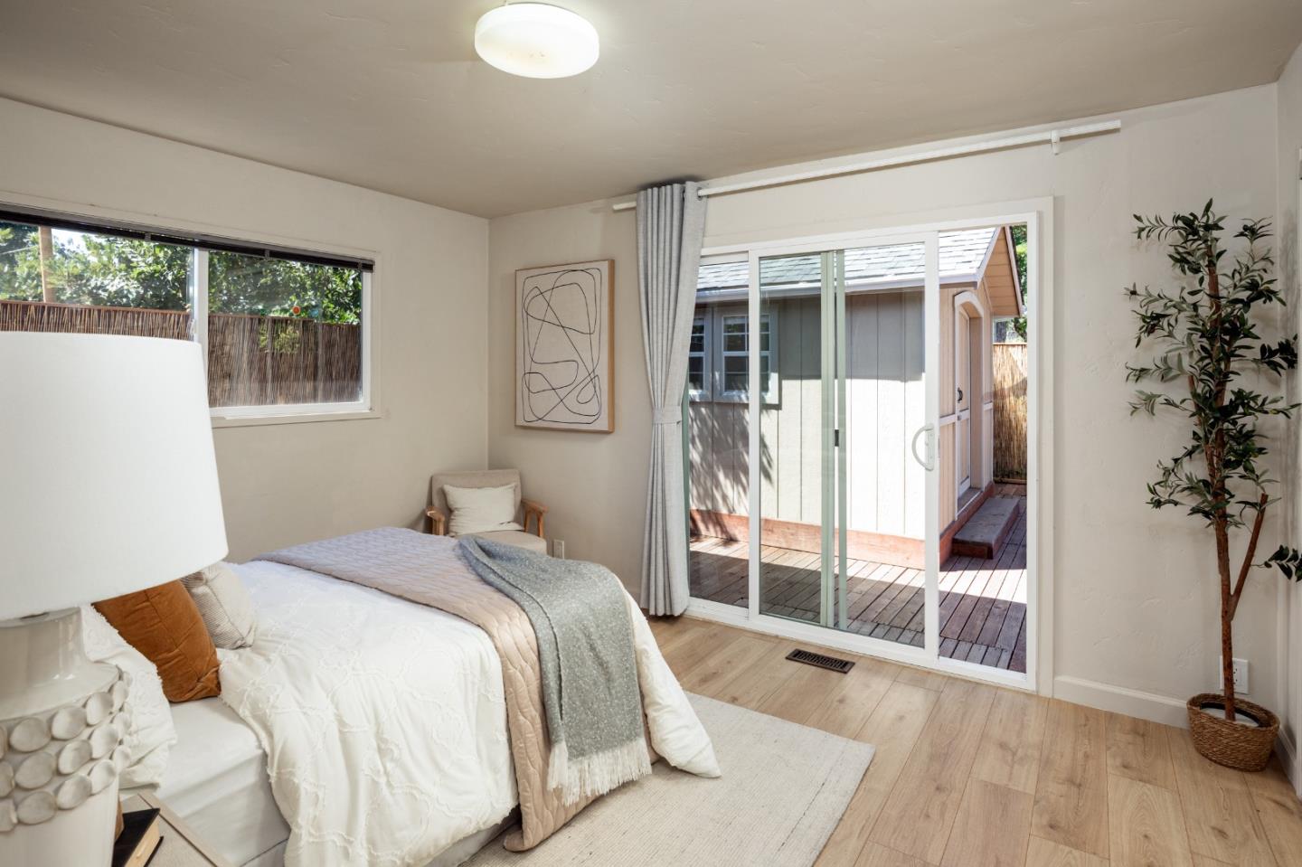 Detail Gallery Image 11 of 24 For 360 Fernando Ave, Palo Alto,  CA 94306 - 2 Beds | 1/1 Baths