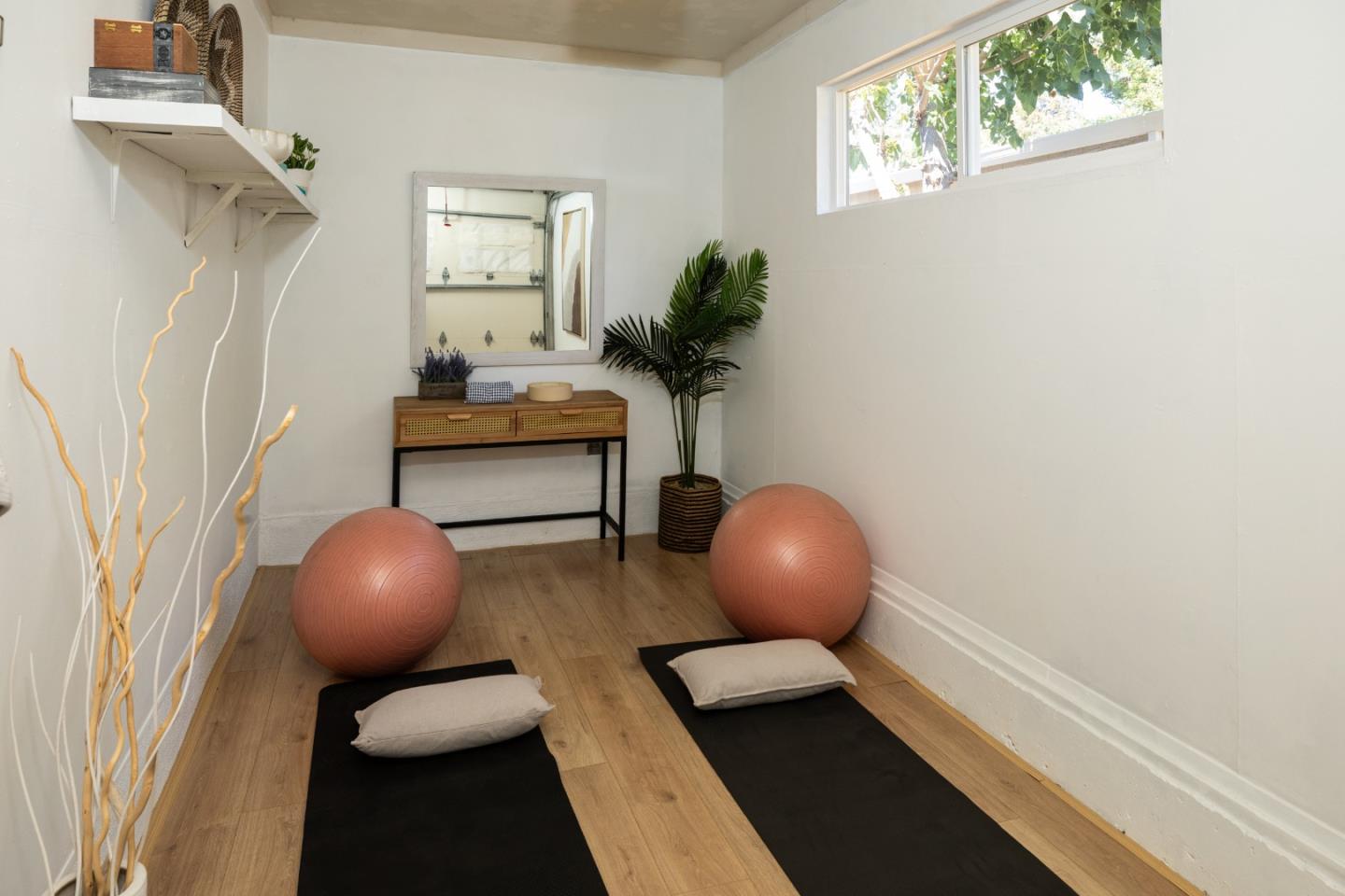Detail Gallery Image 16 of 24 For 360 Fernando Ave, Palo Alto,  CA 94306 - 2 Beds | 1/1 Baths
