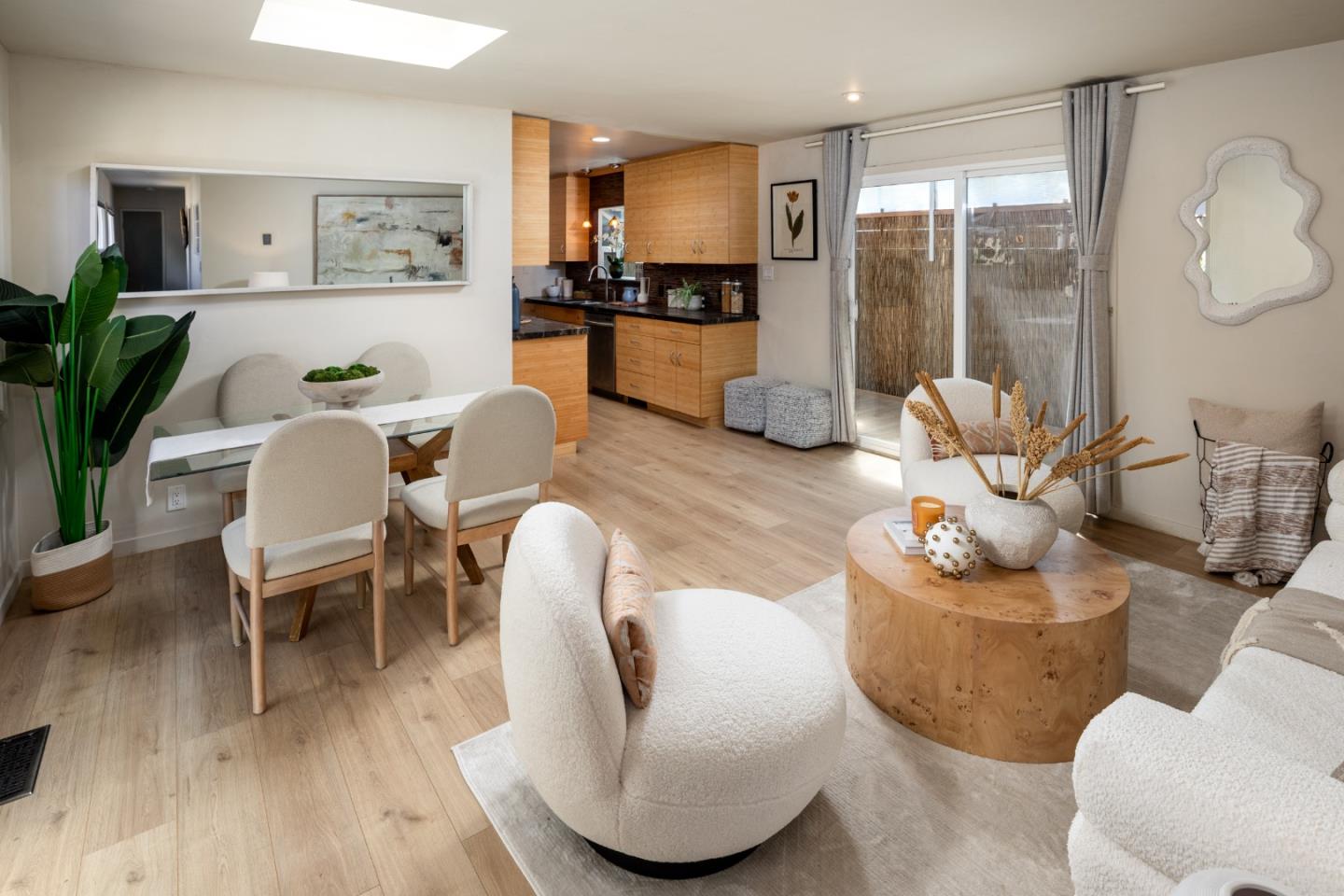 Detail Gallery Image 3 of 24 For 360 Fernando Ave, Palo Alto,  CA 94306 - 2 Beds | 1/1 Baths