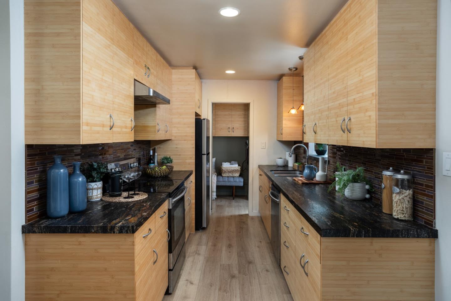 Detail Gallery Image 6 of 24 For 360 Fernando Ave, Palo Alto,  CA 94306 - 2 Beds | 1/1 Baths