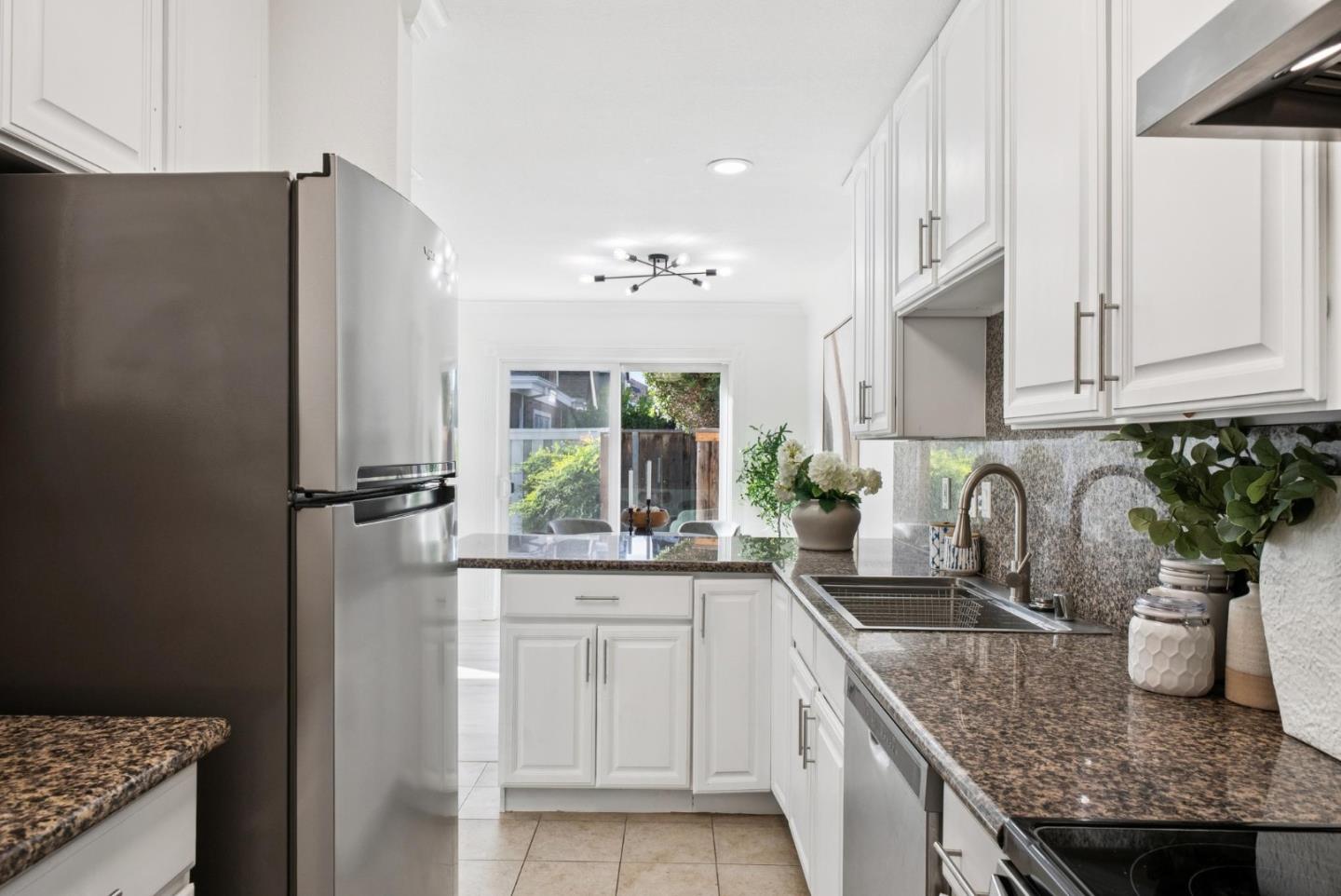 Detail Gallery Image 13 of 50 For 1625 Kentfield Ave, Redwood City,  CA 94061 - 3 Beds | 2/1 Baths