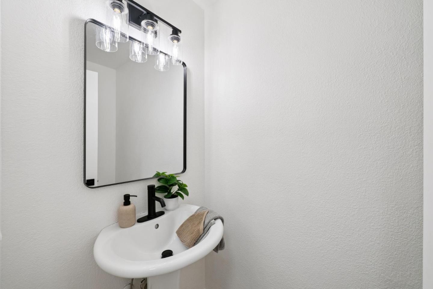 Detail Gallery Image 18 of 50 For 1625 Kentfield Ave, Redwood City,  CA 94061 - 3 Beds | 2/1 Baths