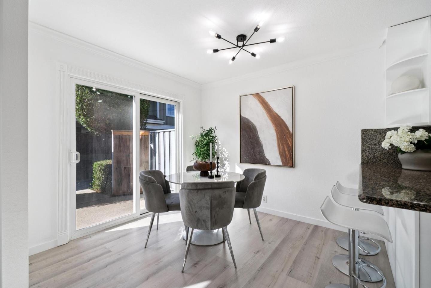 Detail Gallery Image 8 of 50 For 1625 Kentfield Ave, Redwood City,  CA 94061 - 3 Beds | 2/1 Baths