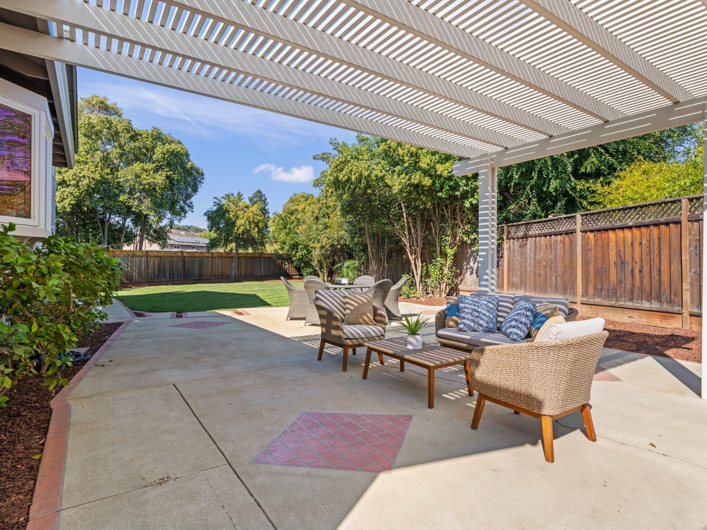 Detail Gallery Image 33 of 56 For 1033 Bright Oak Pl, San Jose,  CA 95120 - 4 Beds | 2/1 Baths