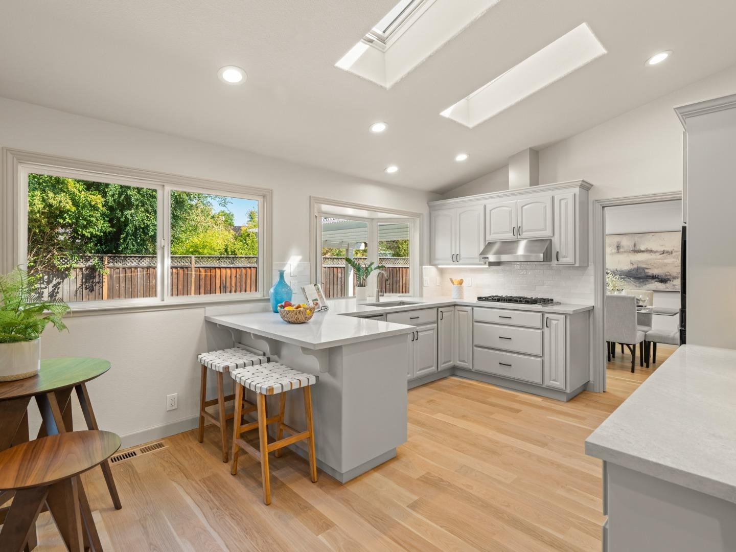 Detail Gallery Image 4 of 56 For 1033 Bright Oak Pl, San Jose,  CA 95120 - 4 Beds | 2/1 Baths