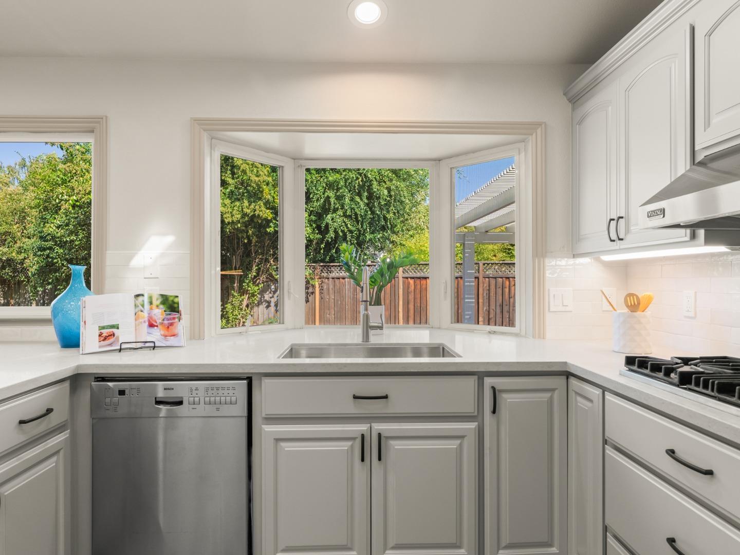 Detail Gallery Image 7 of 56 For 1033 Bright Oak Pl, San Jose,  CA 95120 - 4 Beds | 2/1 Baths