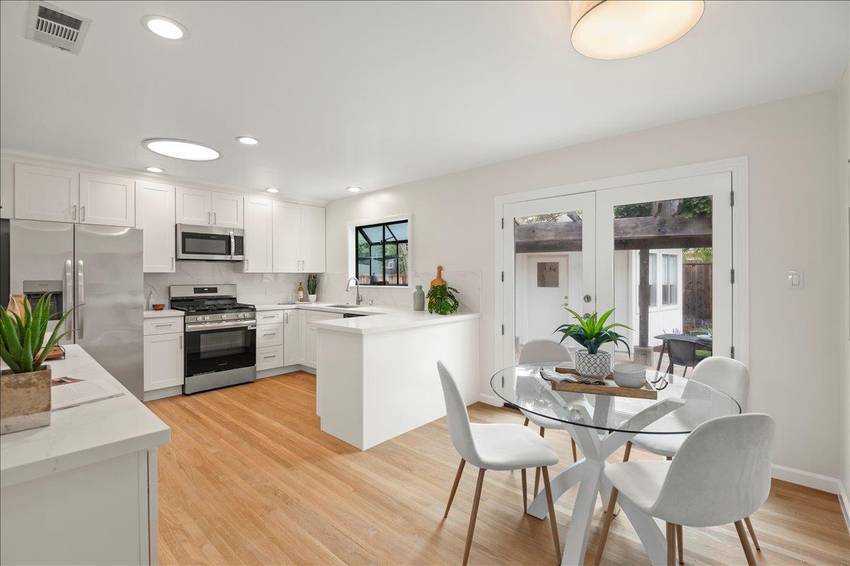 Detail Gallery Image 11 of 42 For 1059 Nilda Ave, Mountain View,  CA 94040 - 3 Beds | 2 Baths