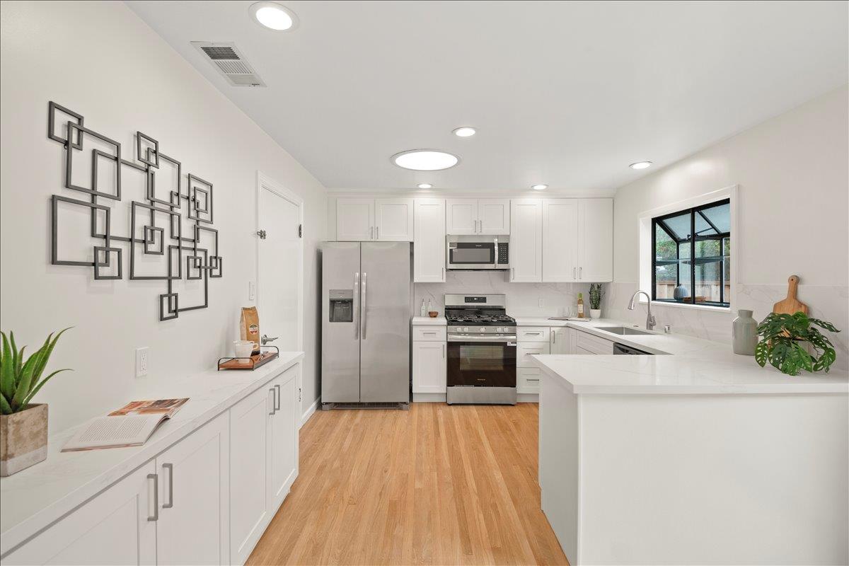 Detail Gallery Image 14 of 42 For 1059 Nilda Ave, Mountain View,  CA 94040 - 3 Beds | 2 Baths