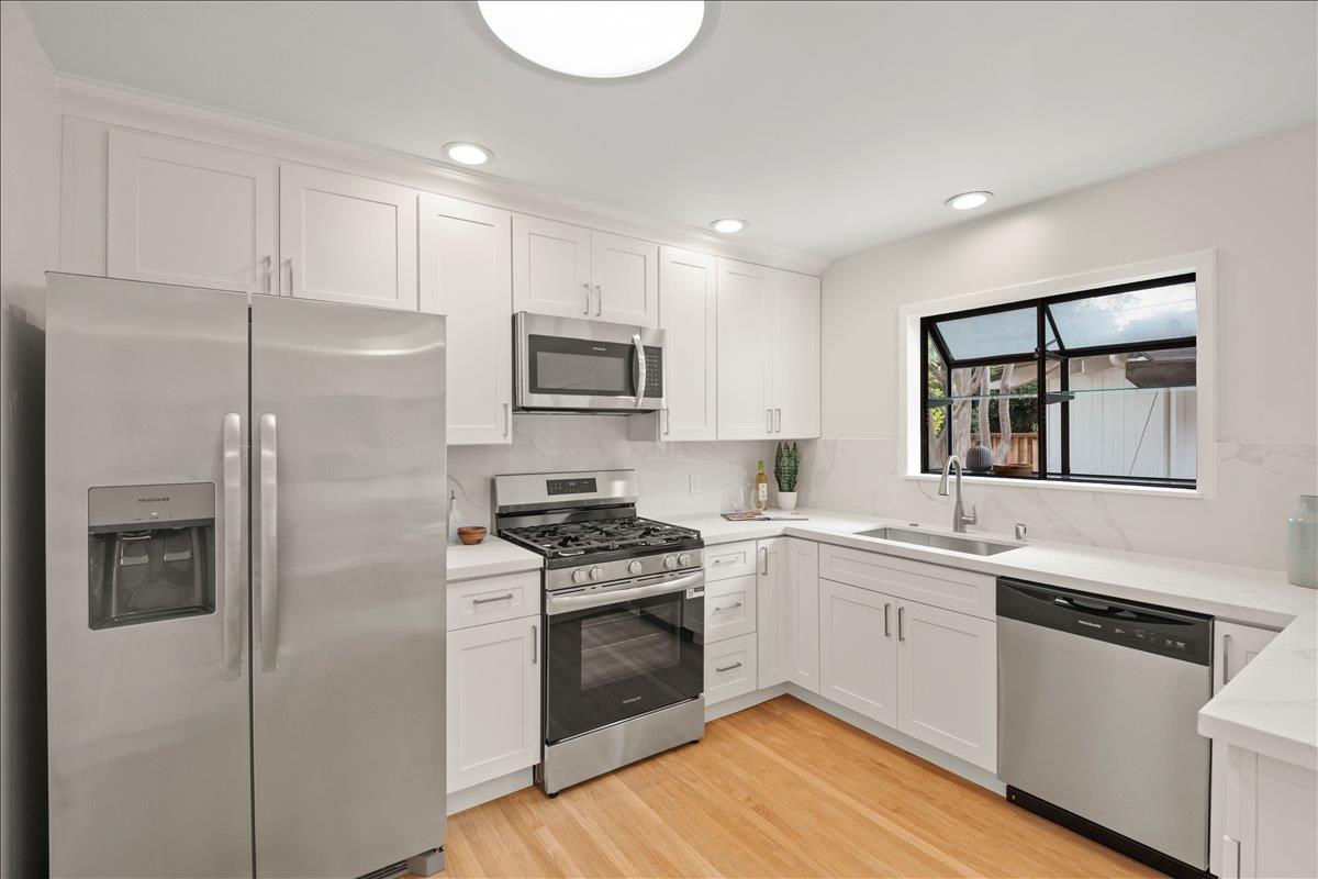 Detail Gallery Image 15 of 42 For 1059 Nilda Ave, Mountain View,  CA 94040 - 3 Beds | 2 Baths
