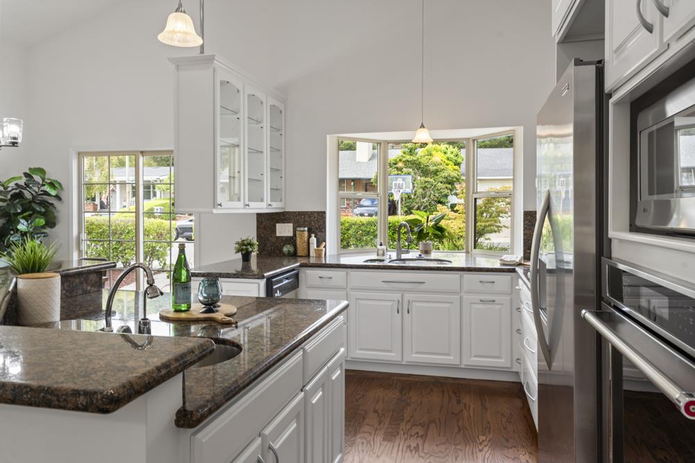 Detail Gallery Image 15 of 70 For 2929 Monterey St, San Mateo,  CA 94403 - 3 Beds | 3 Baths