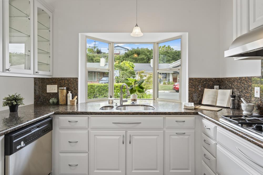Detail Gallery Image 18 of 70 For 2929 Monterey St, San Mateo,  CA 94403 - 3 Beds | 3 Baths